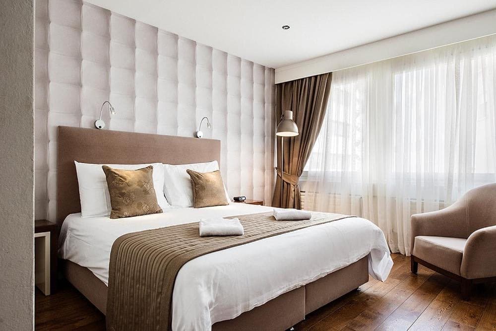 Alpha Hotel