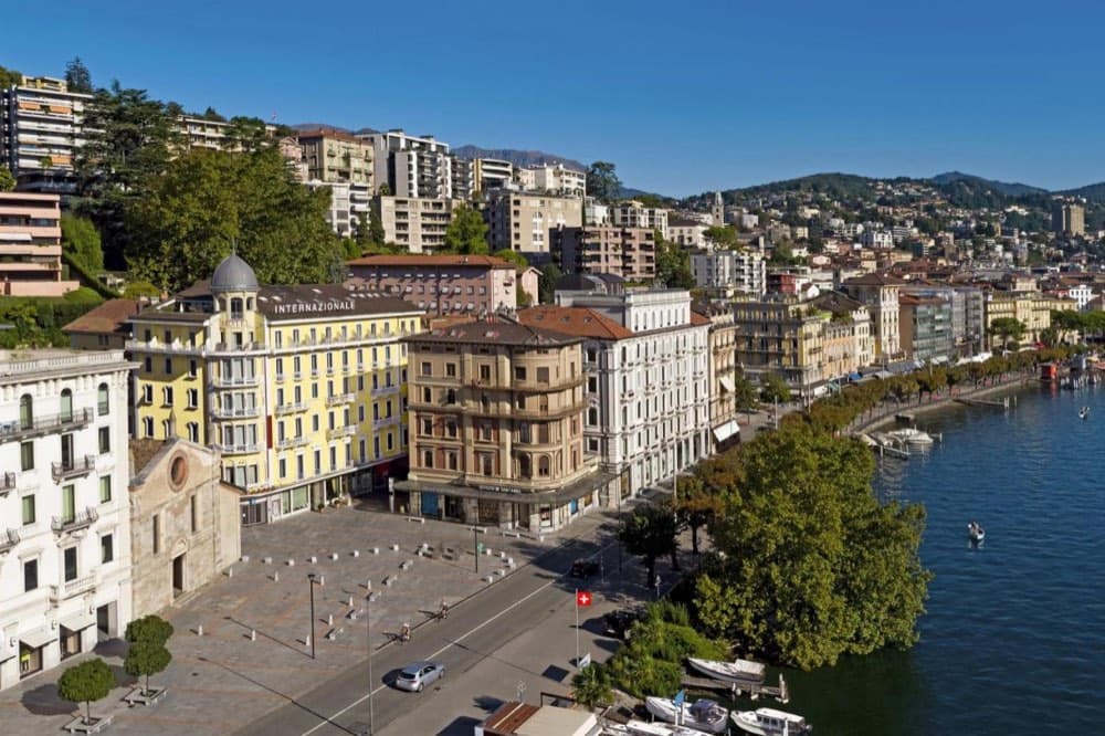 International au Lac Historic Lakeside Hotel