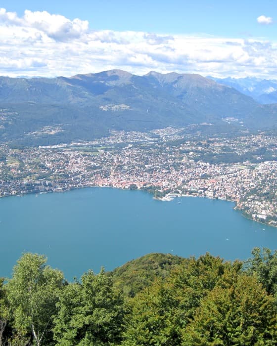 Lugano sur son lac, vue depuis la crête de Sighignola.